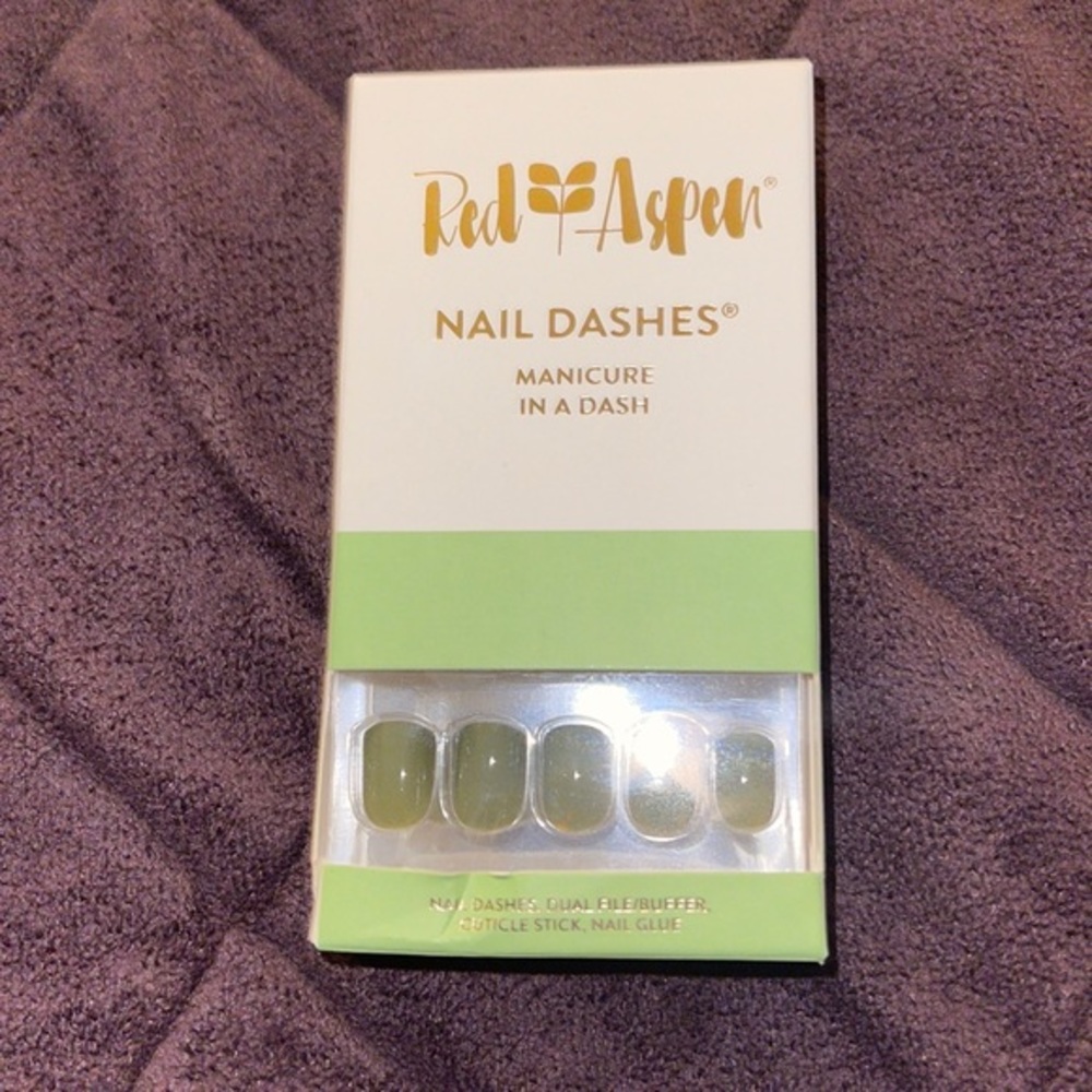 Red Aspen Nail Dashes